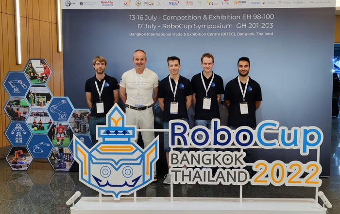 Das Team Magma beim RoboCup in Bangkok
